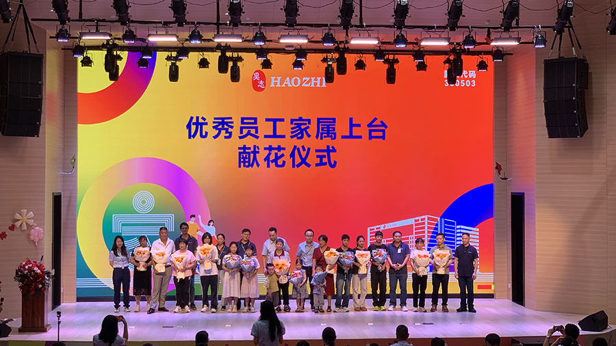 鲜花环节合照3.jpg