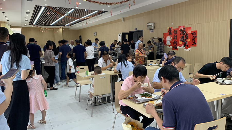 饭堂就餐.jpg